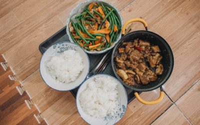 Recette de cuisine à base de viande de porc, de riz et de légimes